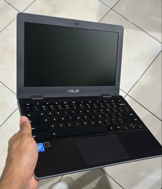 Chromebook ASUS 11.6 pulgadas open box, foto real del equipo